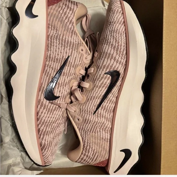 Nike Women's Athletic Shoes in Pink and Black - Picture 1 of 2